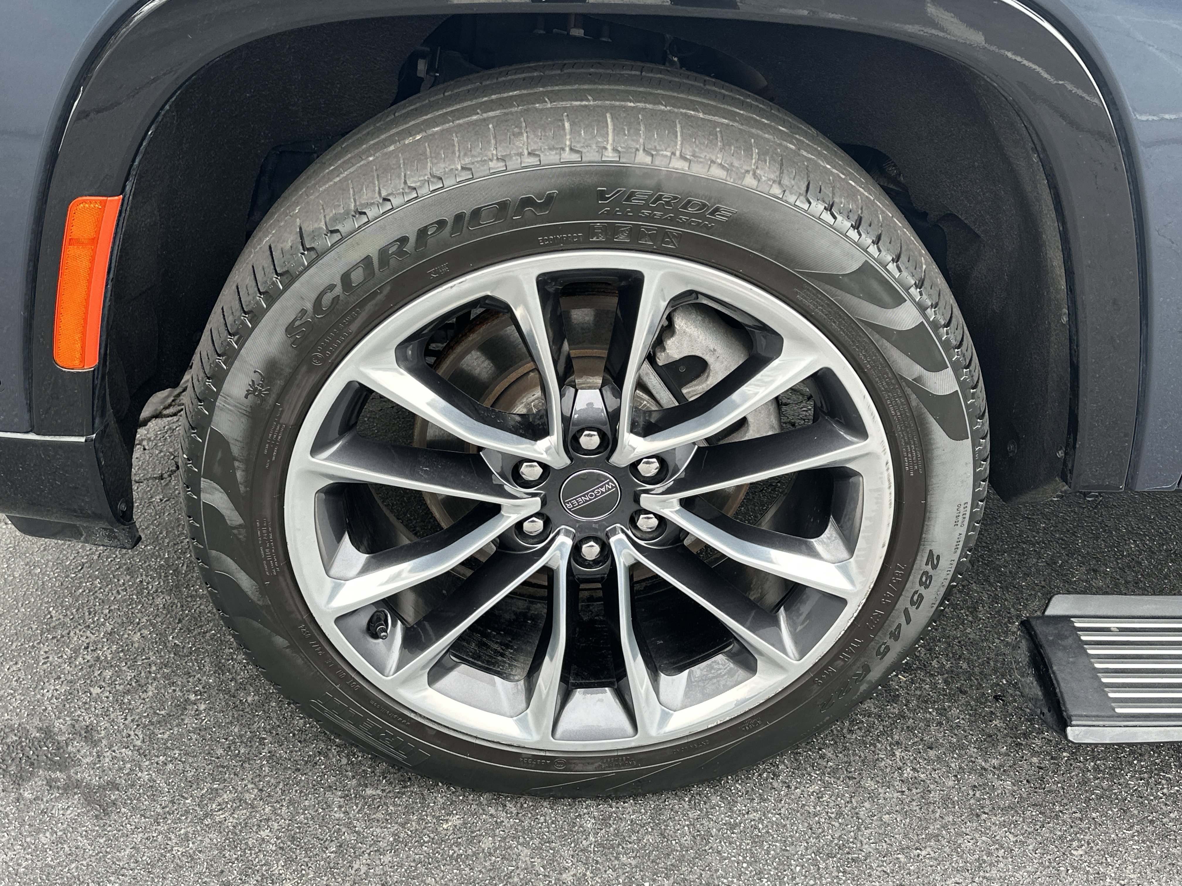 Used 2024 Jeep Wagoneer L Series III w/ Premium Group I image 13