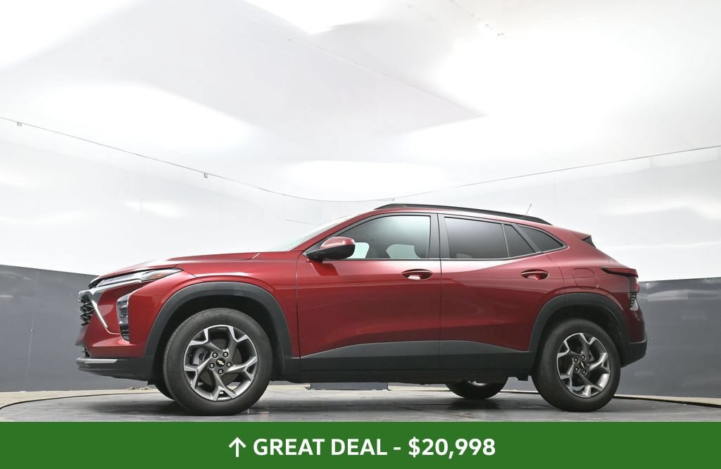Used 2025 Chevrolet Trax LT FWD image 56