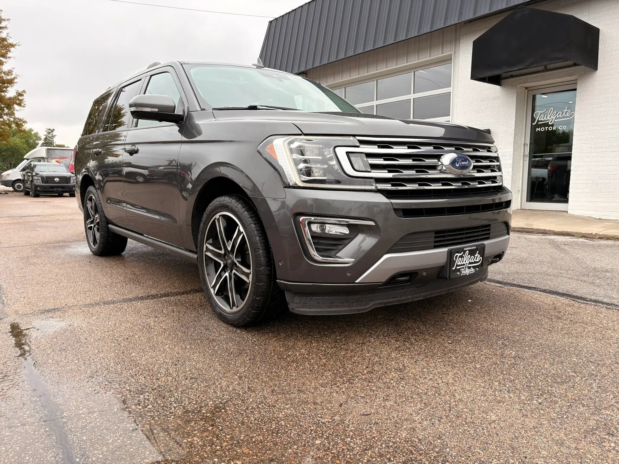 Used 2019 Ford Expedition Limited w/ Special Edition Package AWD/4WD image 2