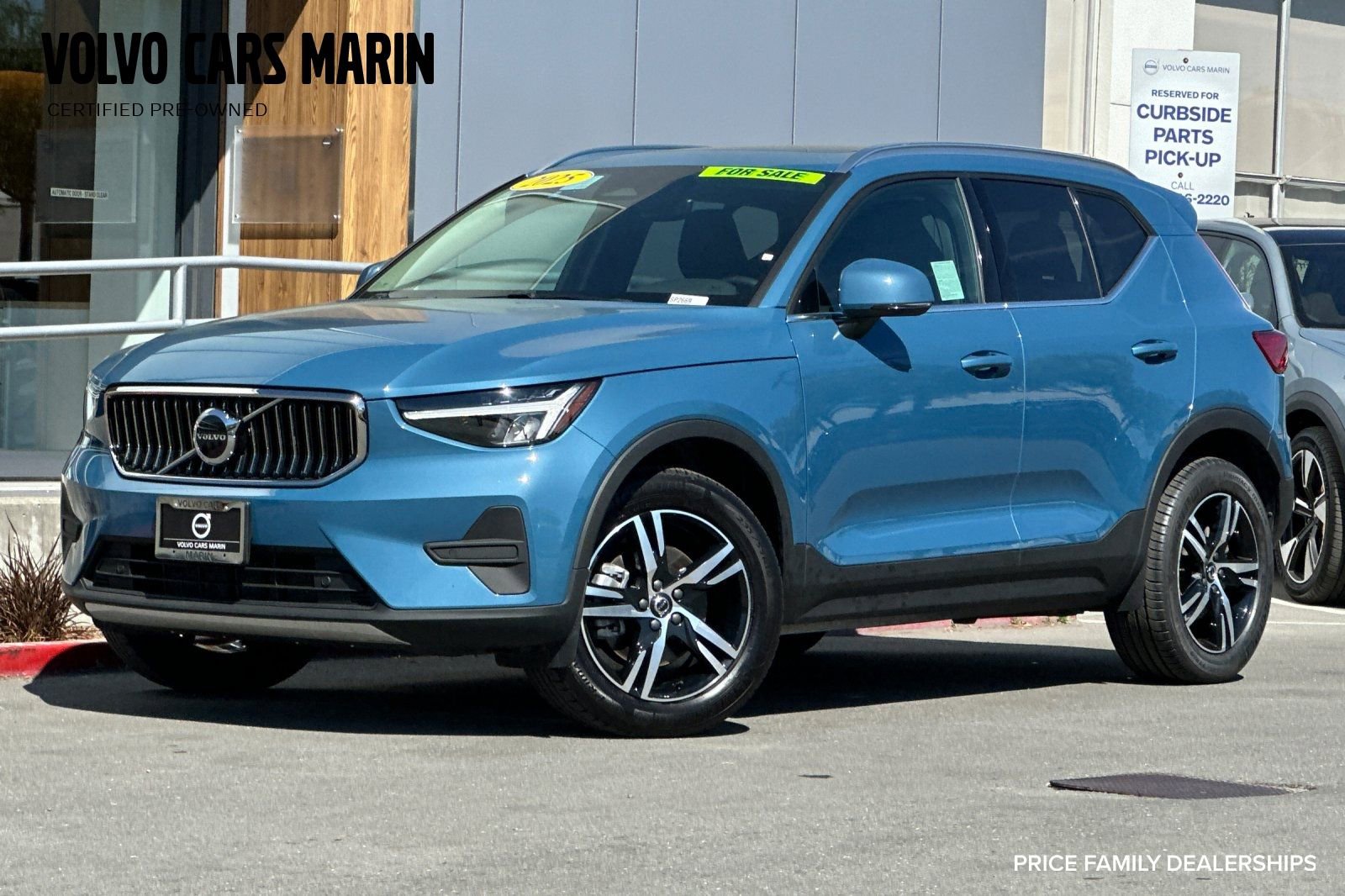 Used 2025 Volvo XC40 B5 Core