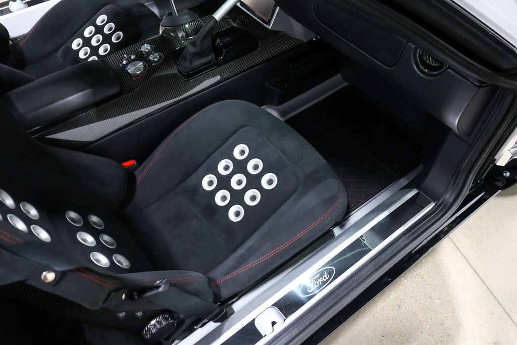 Used 2006 Ford GT RWD image 49