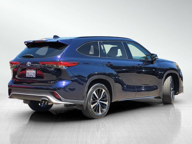 Used 2022 Toyota Highlander XSE AWD/4WD image 4