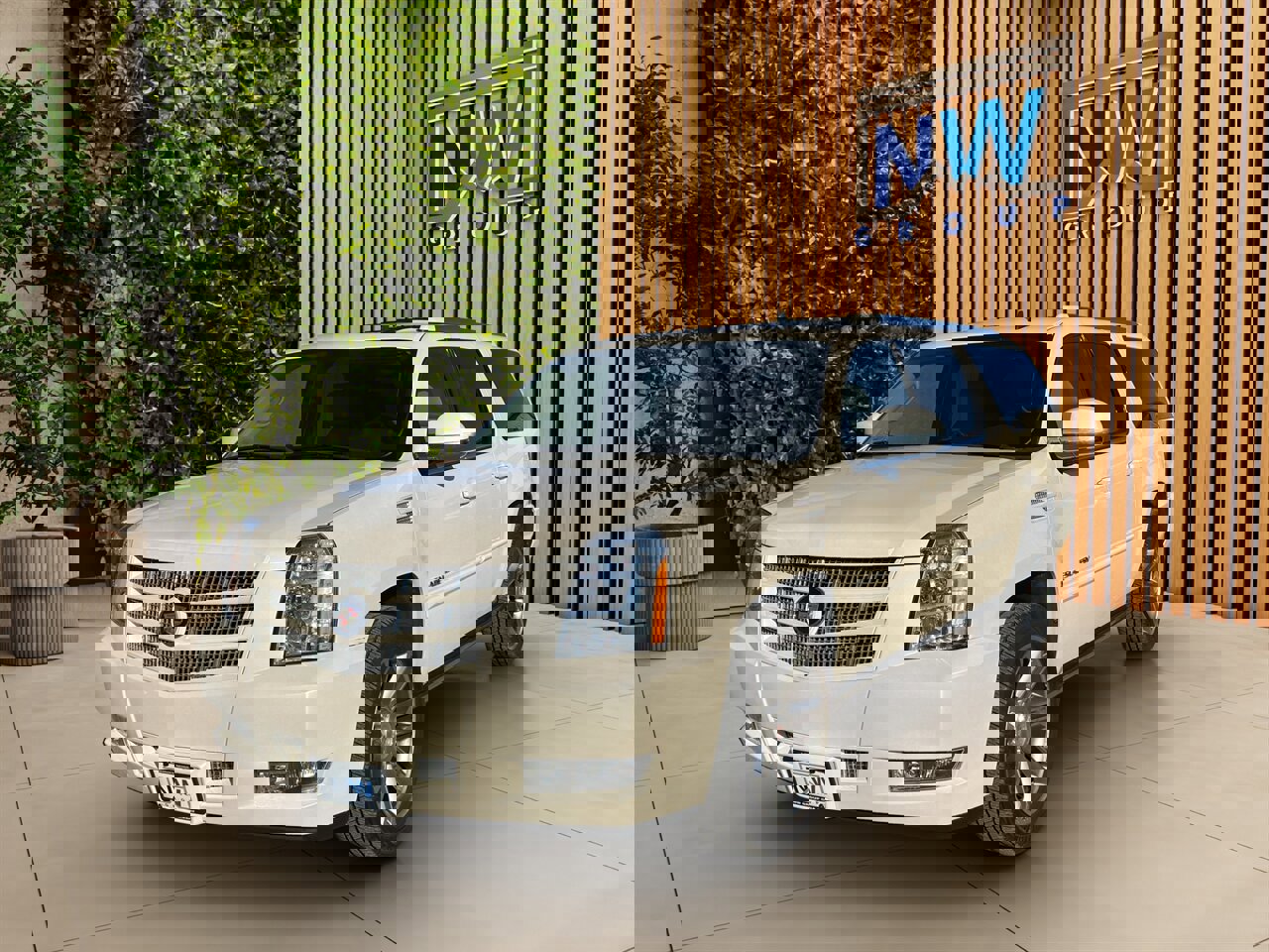 Used 2014 Cadillac Escalade ESV Premium image 3