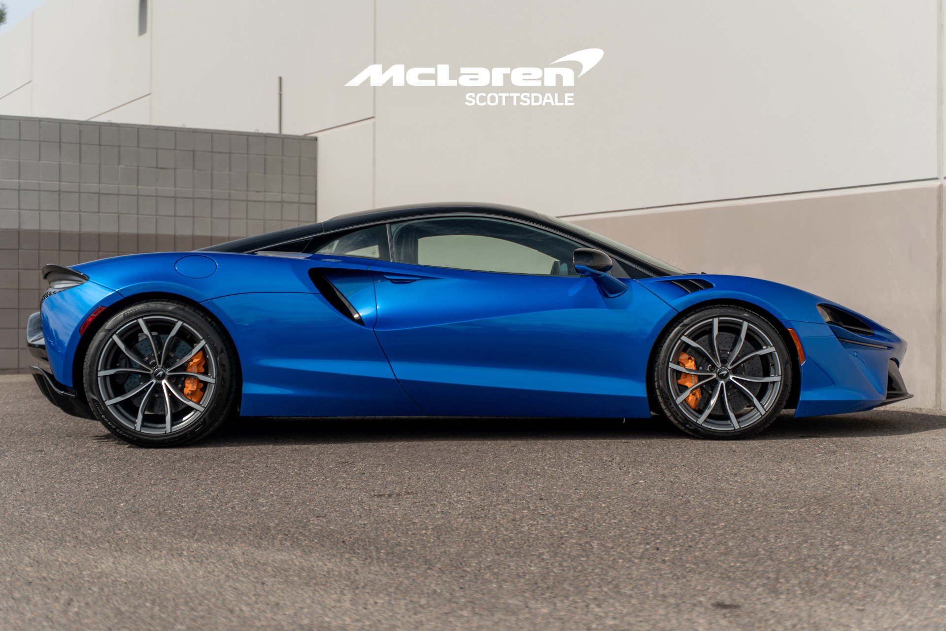 Used 2023 McLaren Artura image 17