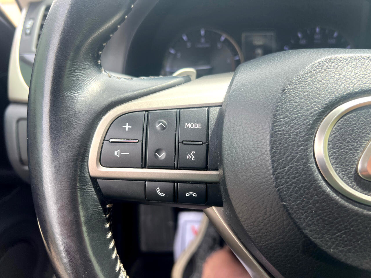 Used 2016 Lexus GS 200t image 38