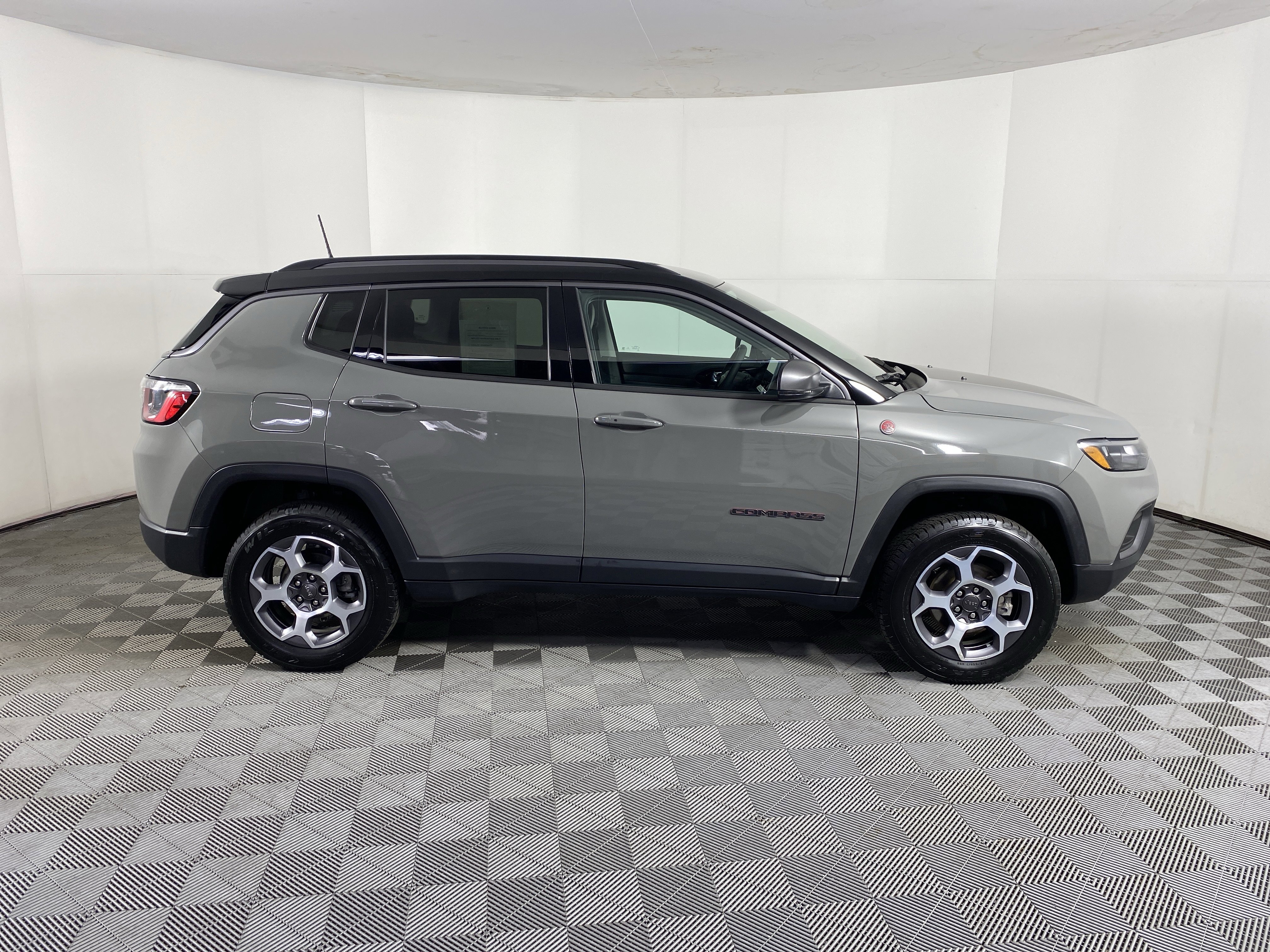 Used 2022 Jeep Compass Trailhawk w/ Trailer Tow Group AWD/4WD image 5