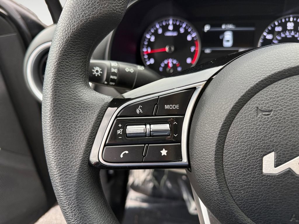 Used 2023 Kia Forte LXS w/ LXS Technology Package image 18