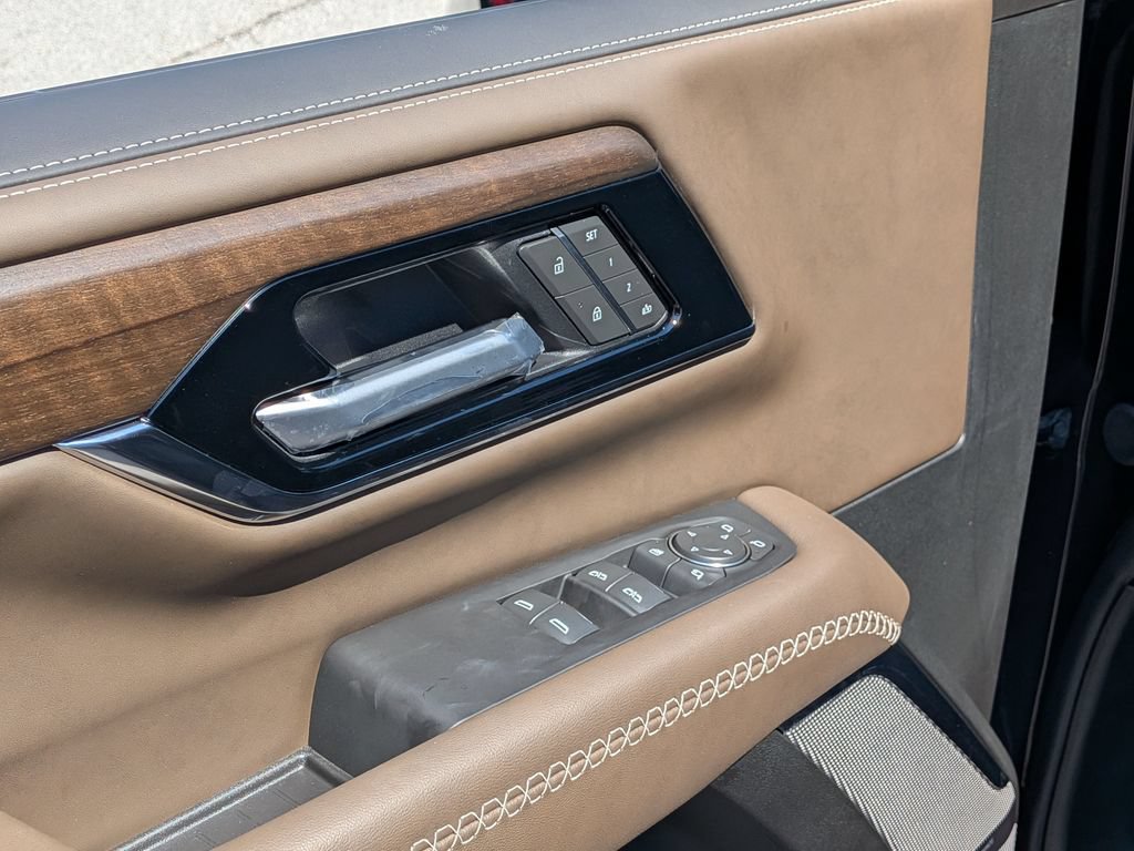 New 2026 GMC Yukon Denali Ultimate AWD/4WD image 17