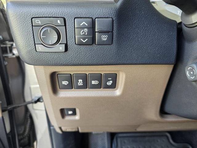 Used 2021 Lexus GX 460 Premium w/ Premium Package AWD/4WD image 25