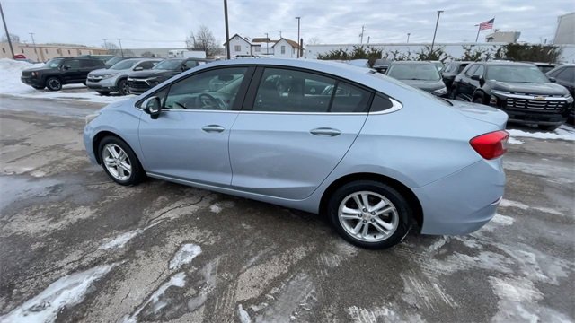 Used 2017 Chevrolet Cruze LT w/ Convenience Package image 7