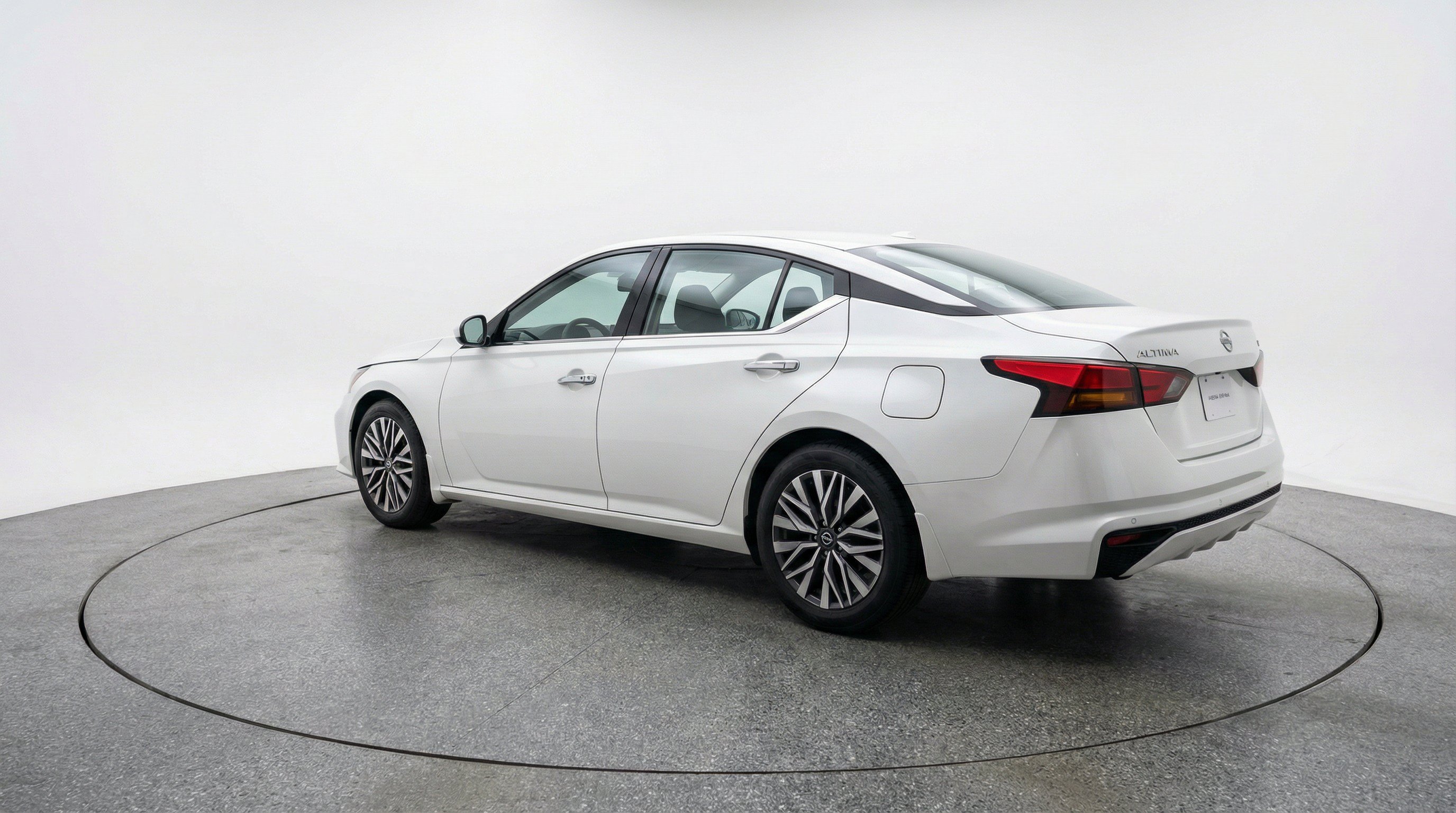 Used 2025 Nissan Altima 2.5 SV FWD image 6
