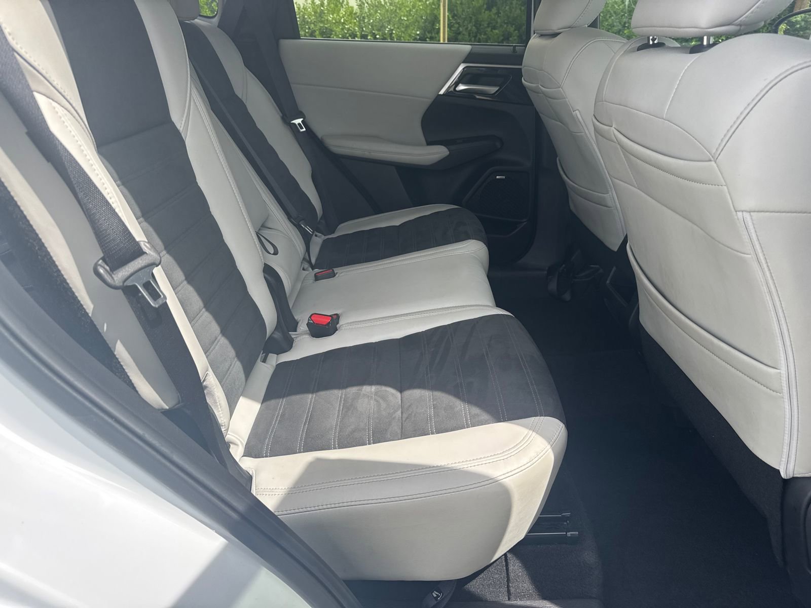 Used 2025 Mitsubishi Outlander SE FWD image 15