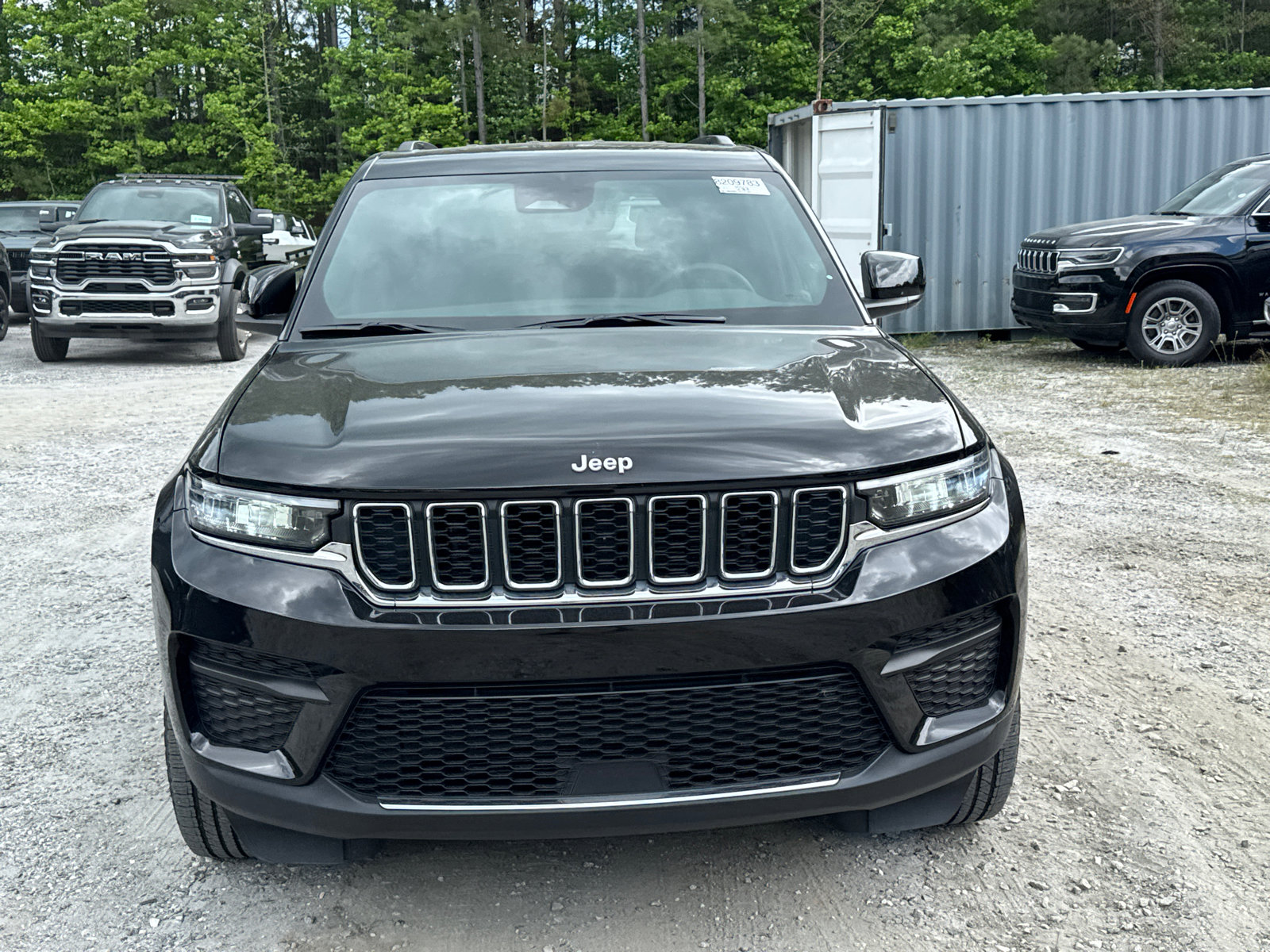 Used 2024 Jeep Grand Cherokee Laredo AWD/4WD image 3