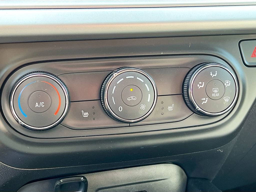 Used 2025 Chevrolet Trax LS w/ LS Convenience Package FWD image 15