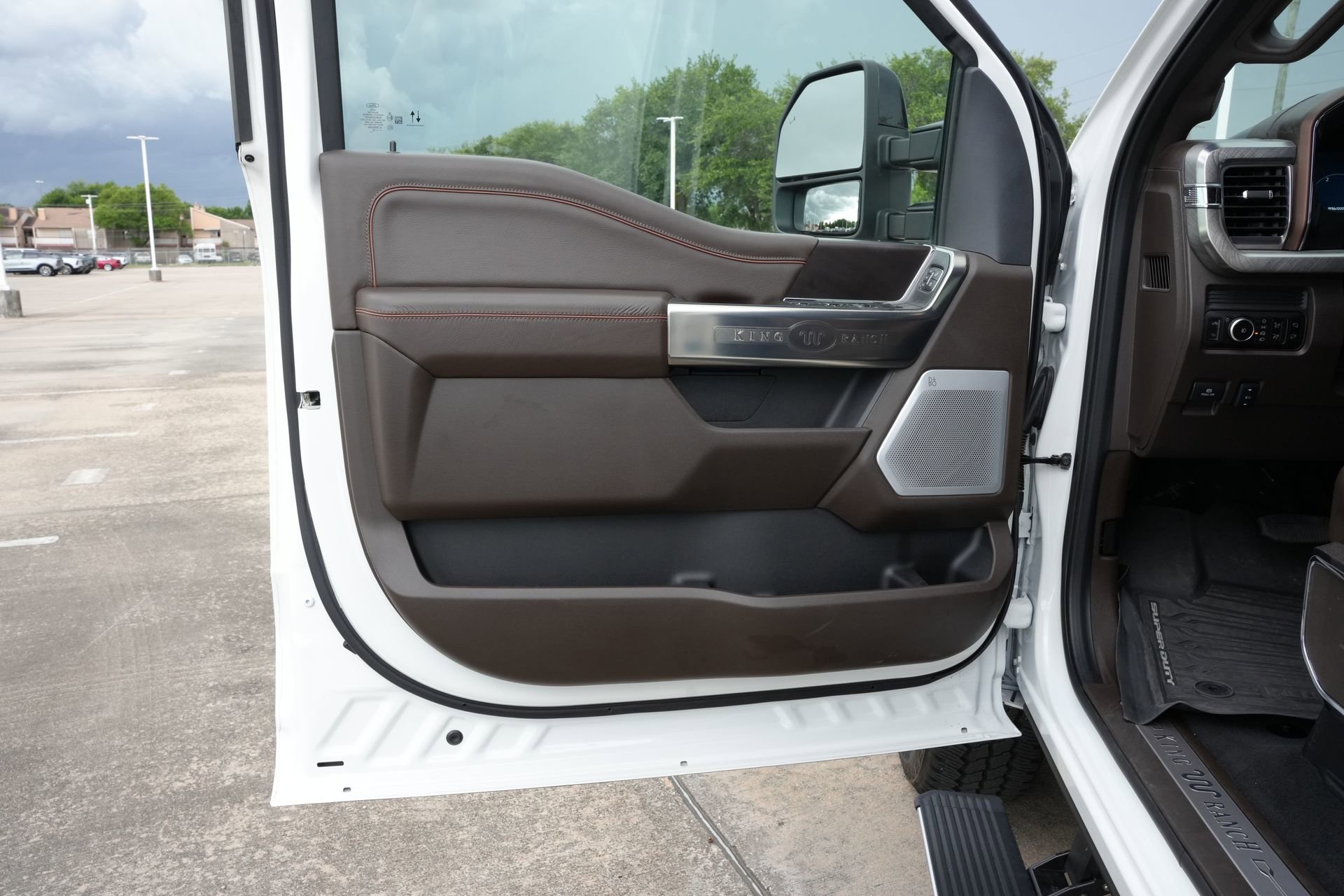 Used 2025 Ford F350 King Ranch w/ FX4 Off-Road Package AWD/4WD image 16