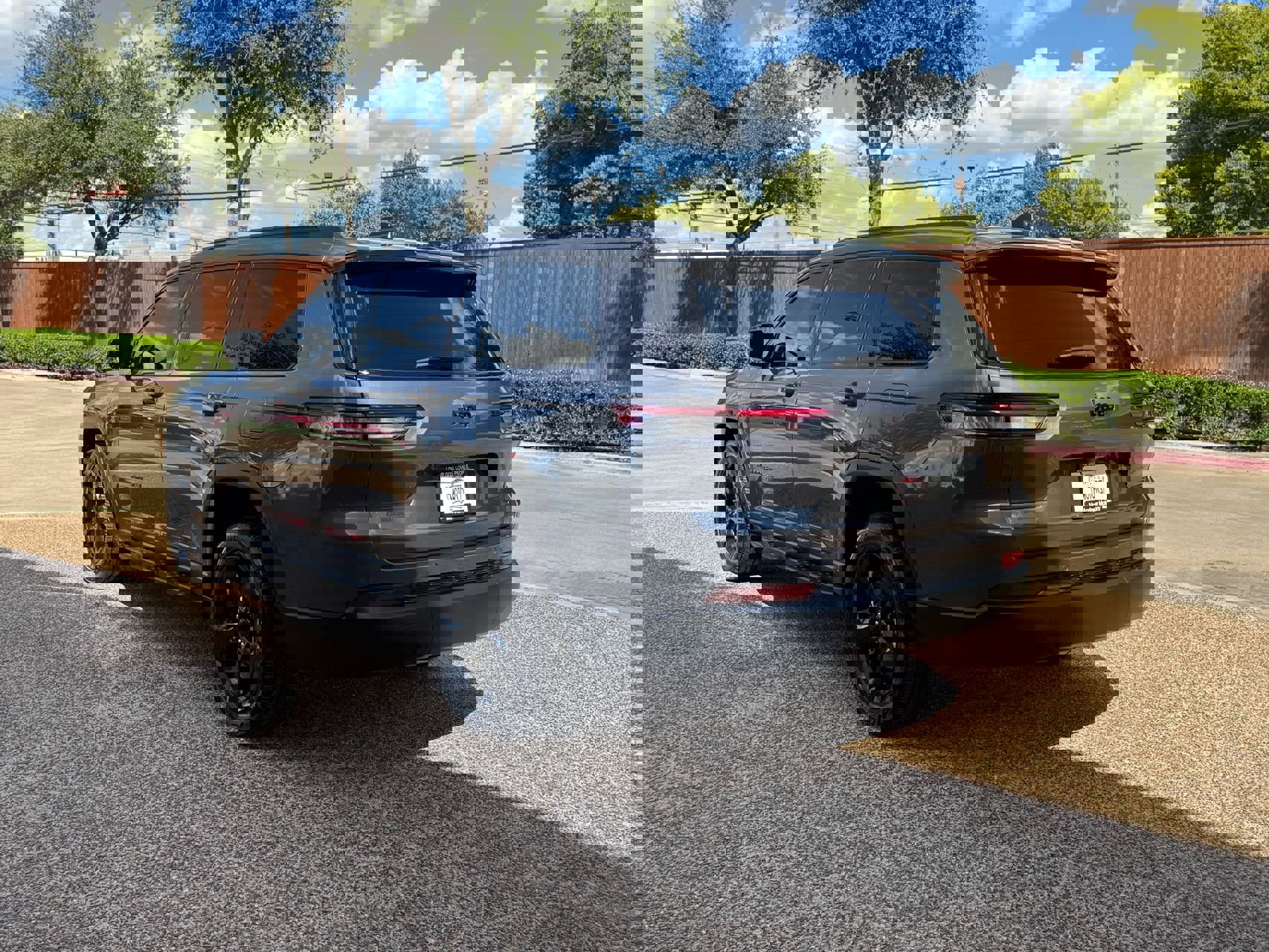 Used 2023 Jeep Grand Cherokee L Laredo image 10