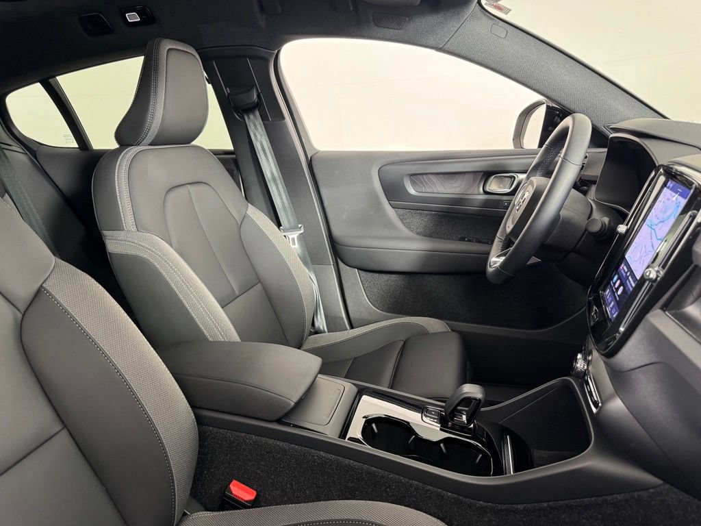 Certified 2023 Volvo C40 Recharge Core AWD/4WD image 2