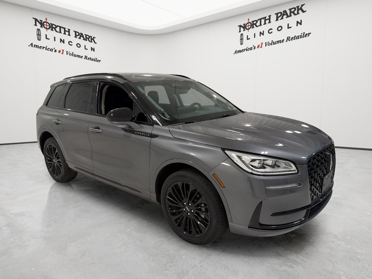 Used 2023 Lincoln Corsair Reserve w/ Jet Appearance Package FWD image 7