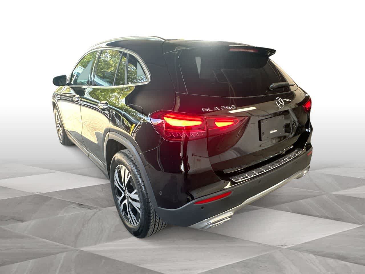 Used 2025 Mercedes-Benz GLA 250 4MATIC w/ Exclusive Package image 6