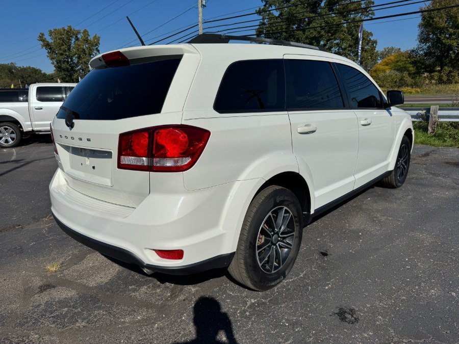 Used 2018 Dodge Journey SXT w/ Blacktop Package FWD image 5