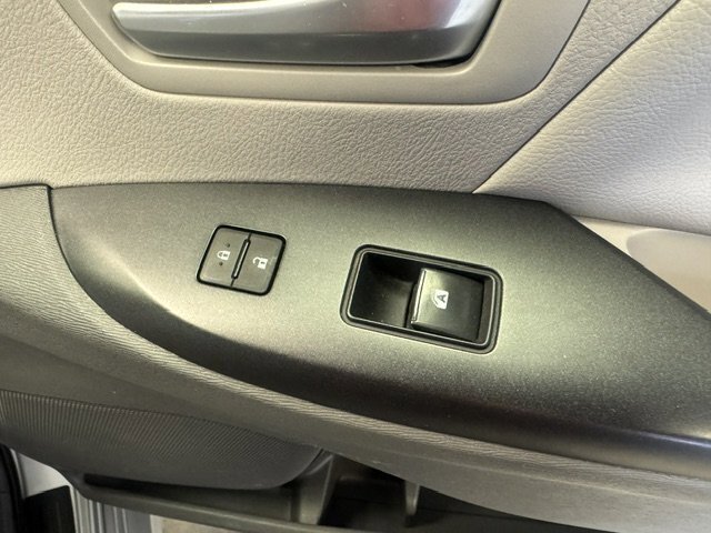 Used 2018 Toyota Sienna LE w/ Carpet Mat Package FWD image 37