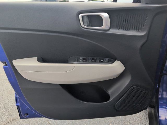 Used 2025 Hyundai Venue SEL FWD image 11