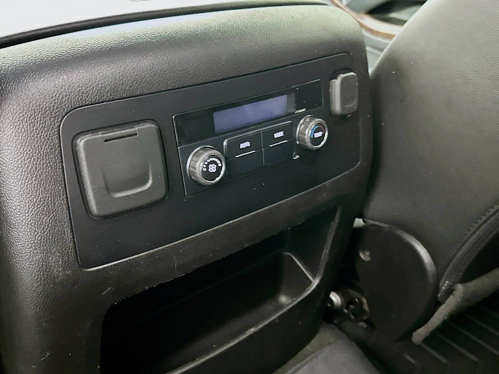 Used 2018 Chevrolet Tahoe LT w/ LT Midnight Edition AWD/4WD image 27