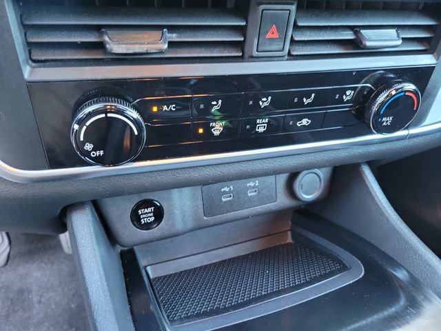 Used 2024 Nissan Rogue S image 28