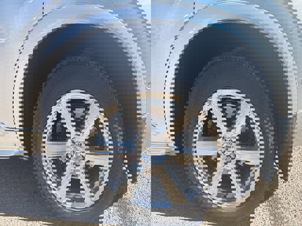 Used 2016 Volvo XC90 T8 Momentum w/ Vision Package image 7