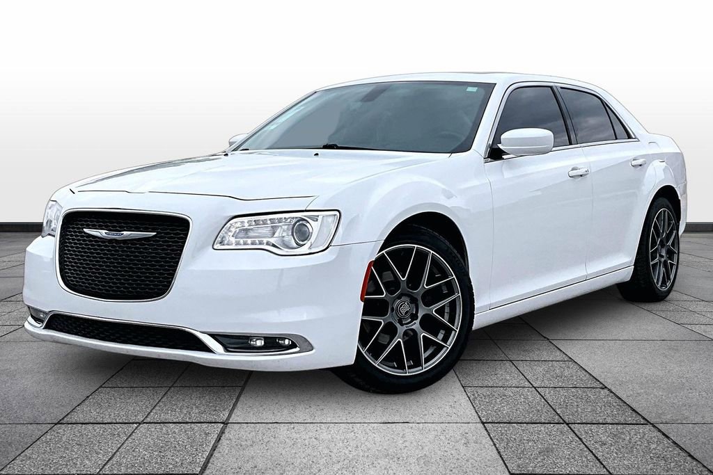Used 2018 Chrysler 300 Touring L RWD image 1