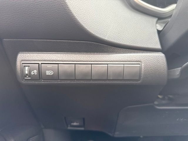 Used 2025 Toyota Corolla XSE FWD image 17