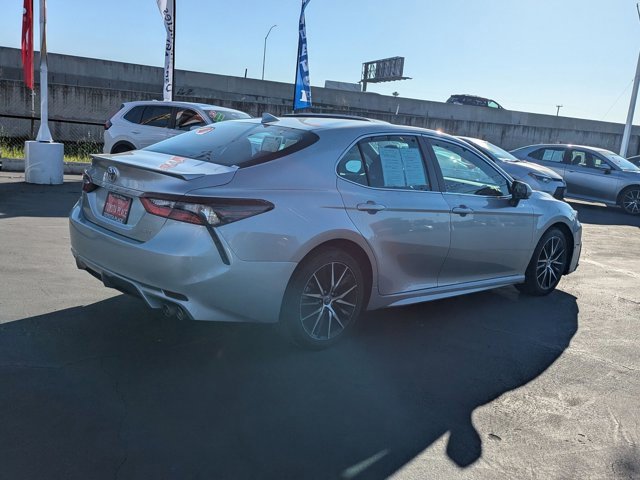 Used 2022 Toyota Camry SE image 8