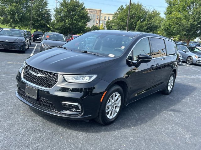 Used 2025 Chrysler Pacifica Select FWD image 8