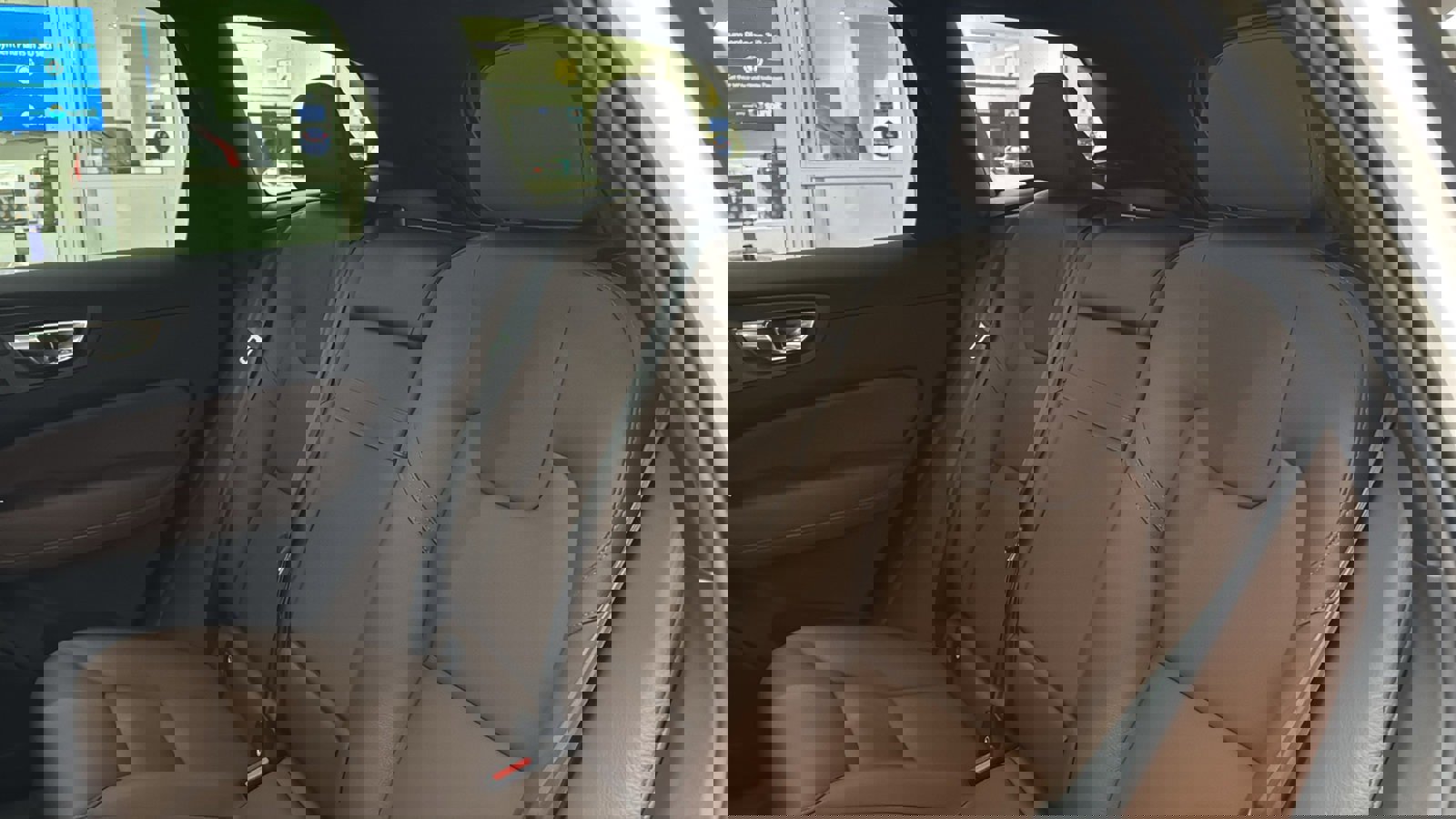 Used 2022 Volvo XC60 T8 Inscription Expression w/ Advanced Package image 26