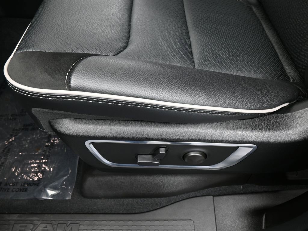 Used 2026 RAM 1500 Laramie w/ Night Edition image 15