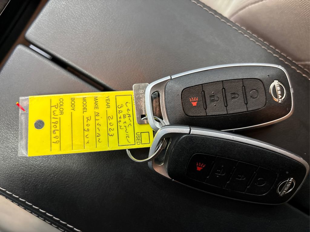 Used 2023 Nissan Rogue SV image 35