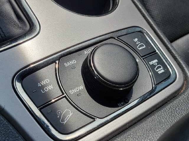 Used 2020 Jeep Grand Cherokee High Altitude AWD/4WD image 19