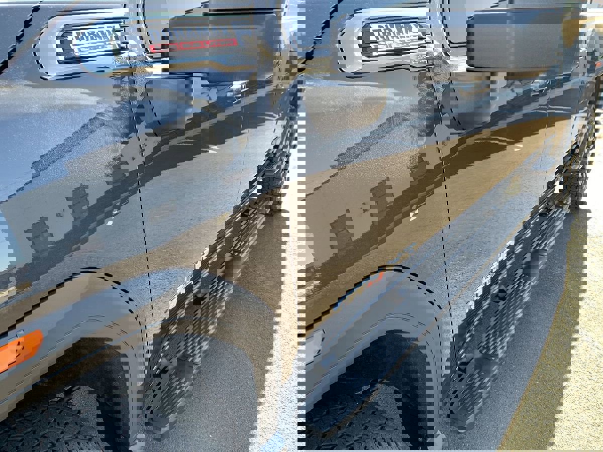 Used 2020 GMC Sierra 2500 AT4 w/ AT4 Premium Package image 13