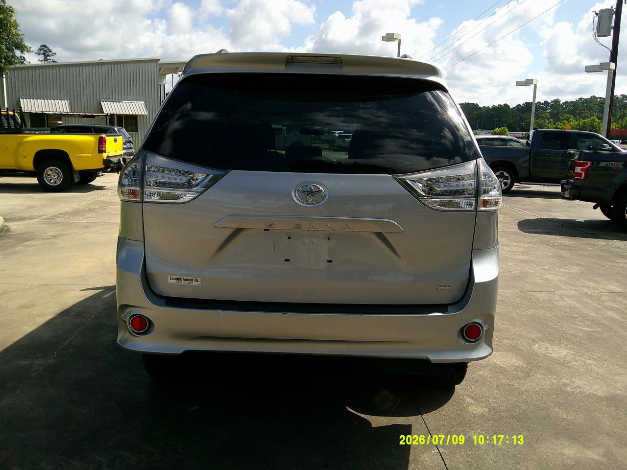 Used 2014 Toyota Sienna SE FWD image 3