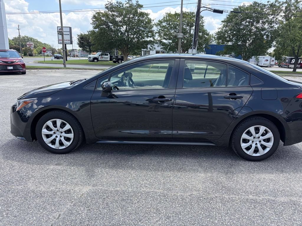 Certified 2022 Toyota Corolla LE FWD image 4