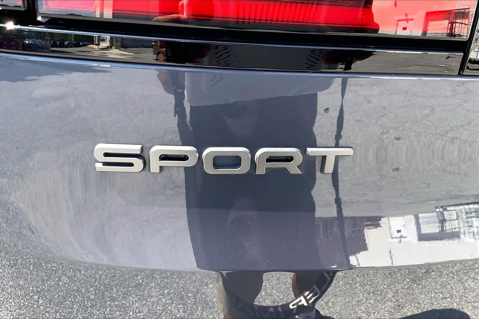 Used 2024 Land Rover Range Rover Sport SE AWD/4WD image 9