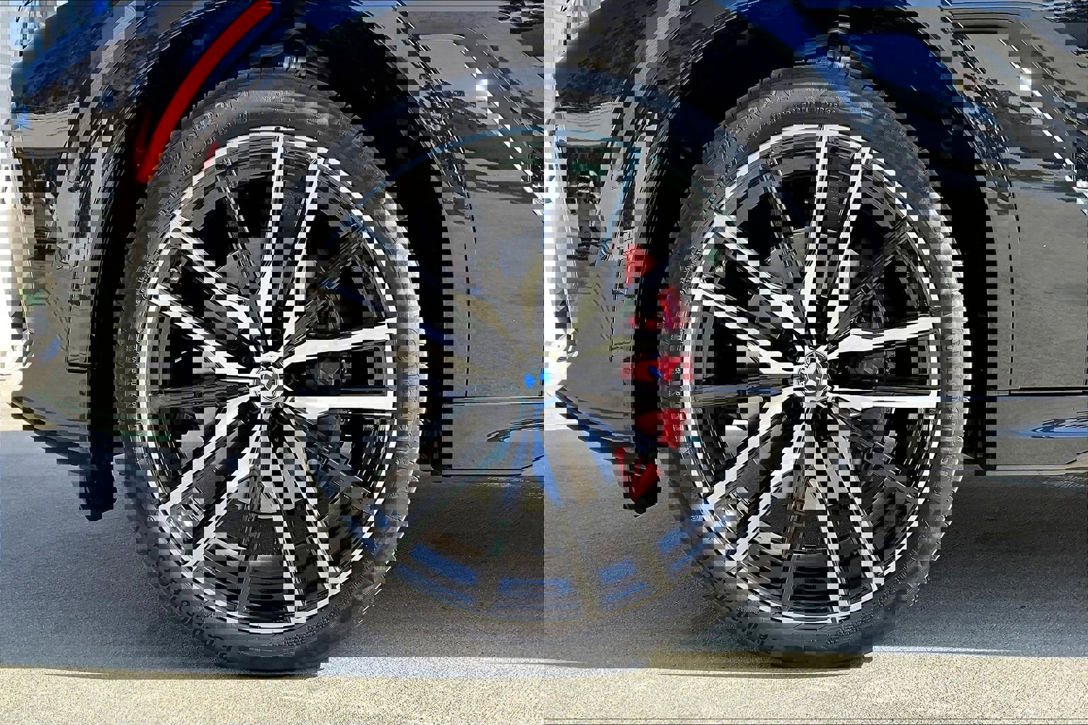 Used 2023 BMW X6 xDrive40i w/ M Sport Package image 8