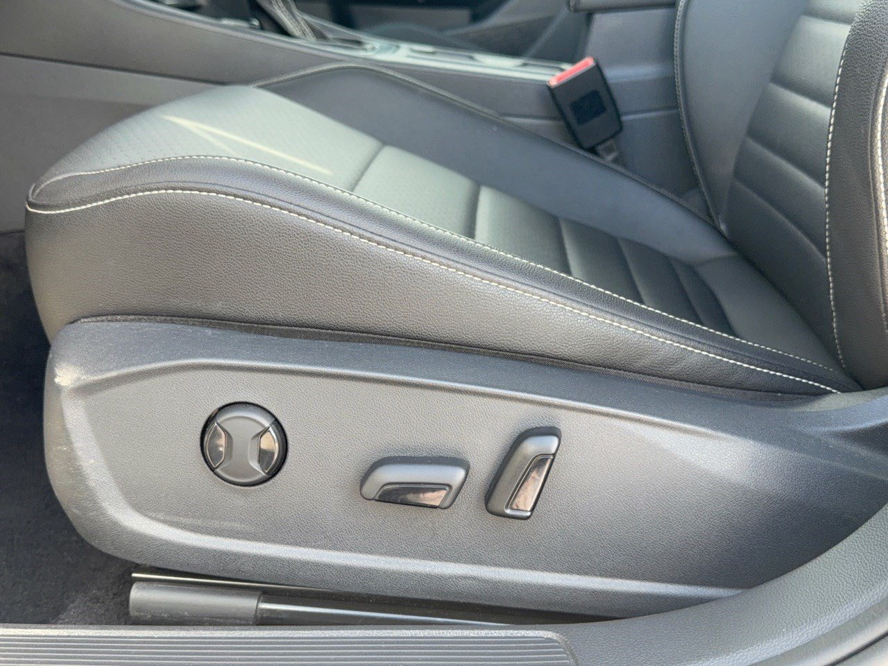 Certified 2024 Volkswagen Jetta SE FWD image 16