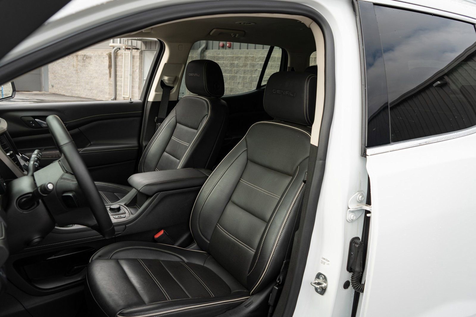 Used 2023 GMC Acadia Denali AWD/4WD image 15