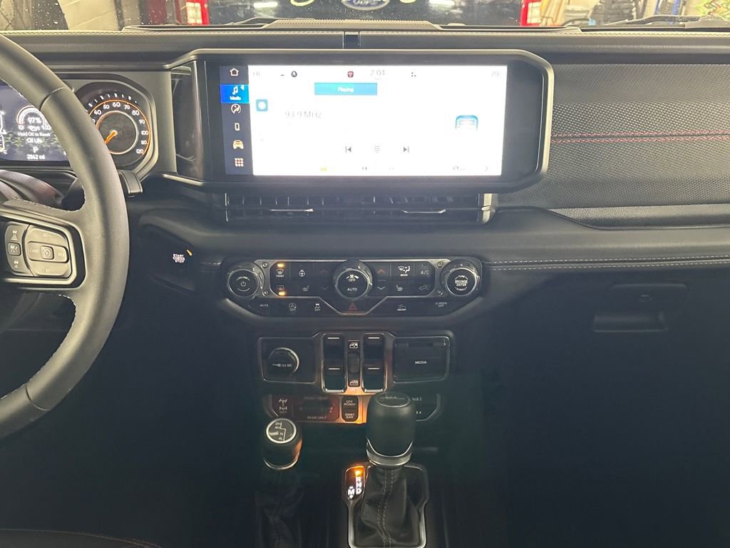 Used 2025 Jeep Gladiator Rubicon w/ Convenience Group image 23