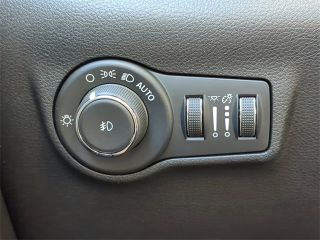 Used 2024 Jeep Compass Latitude image 28