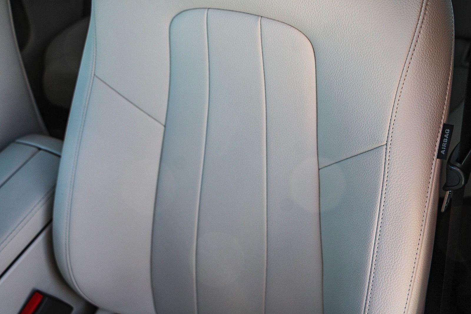 Certified 2025 Mercedes-Benz GLB 250 4MATIC image 23