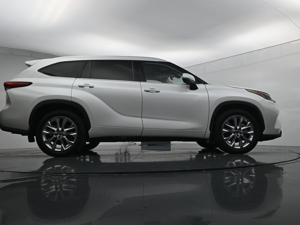 Used 2022 Toyota Highlander Limited AWD/4WD image 24