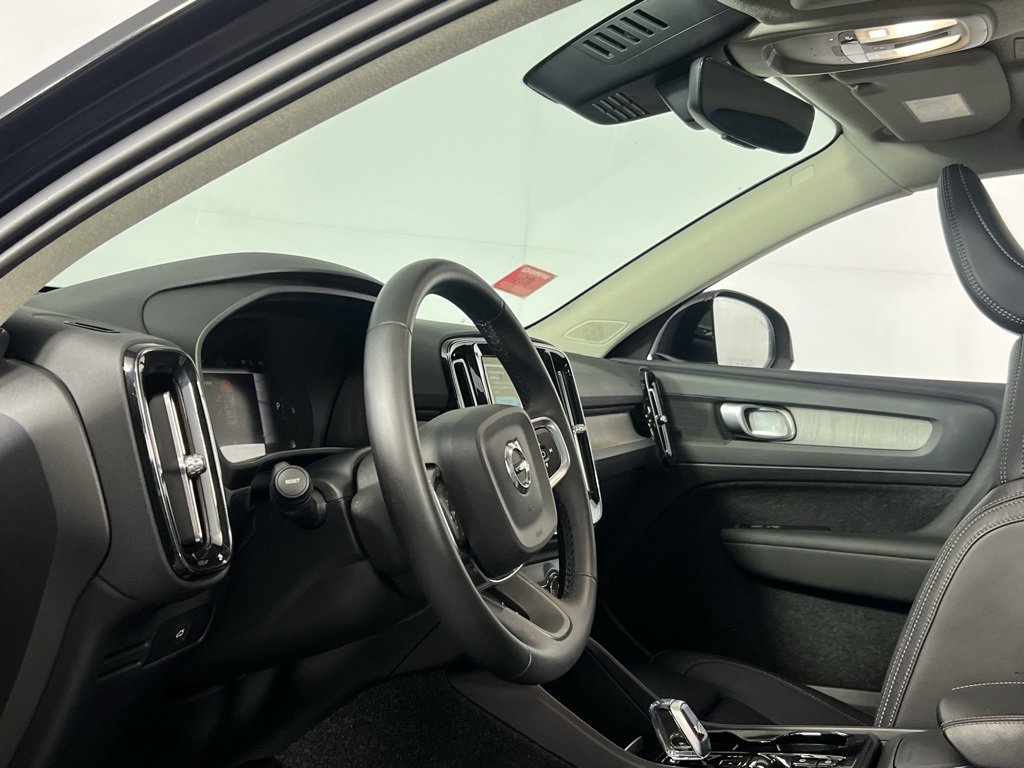 Used 2025 Volvo XC40 B5 Plus image 51