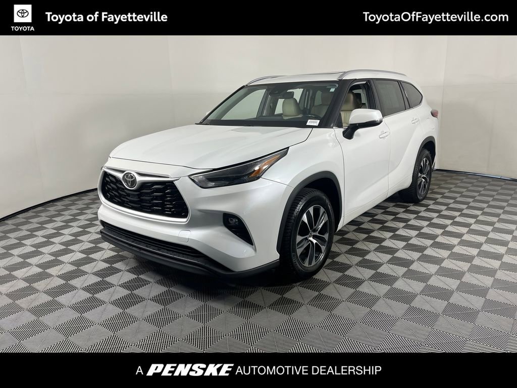 Used 2022 Toyota Highlander XLE FWD image 1